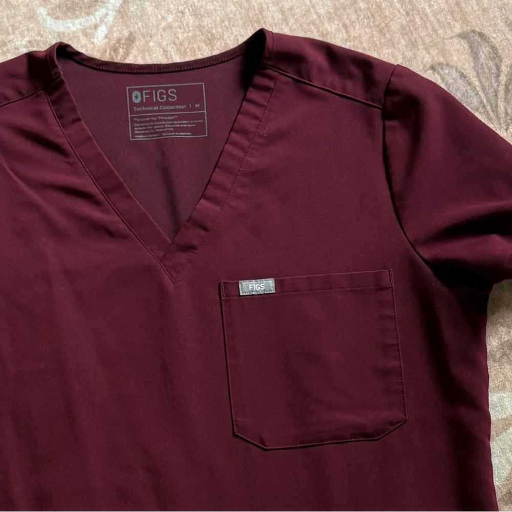 🥀❣️🍷 FIGS Burgundy Catarina top (M) 🍷❣️🥀